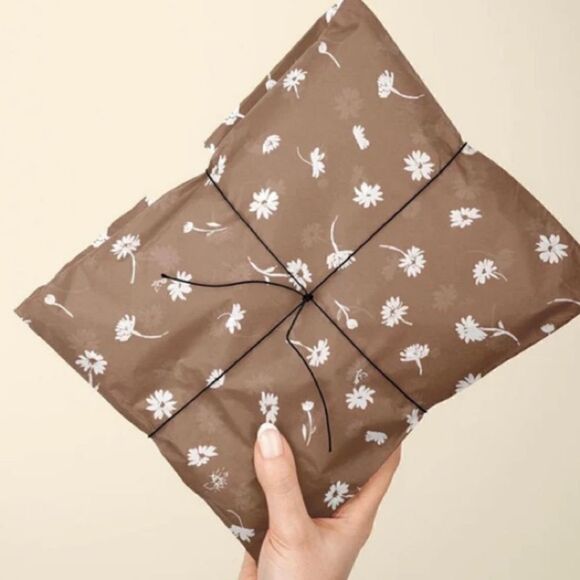Poly mailers  - Picture 1 of 16